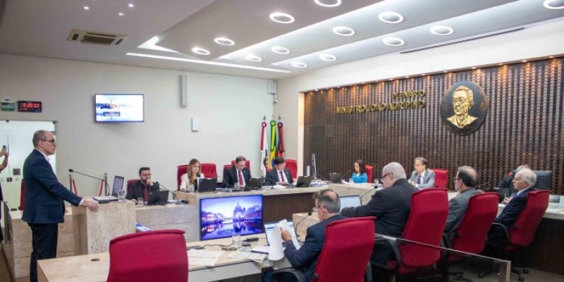 Auditoria do TCE aponta excesso de contratações temporárias e falhas em terceirizações no Estado e municípios