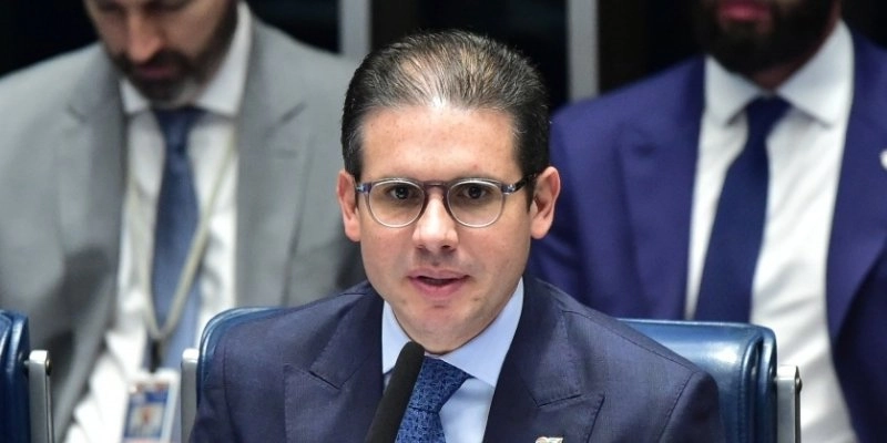 Hugo Motta, Ciro Nogueira e outros deixam de ser investigados em processo sobre voo particular