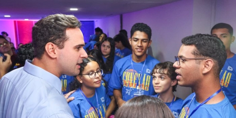 Lucas Ribeiro participa de pré-embarque de 59 estudantes da rede estadual para o Chile pelo Conexão Mundo