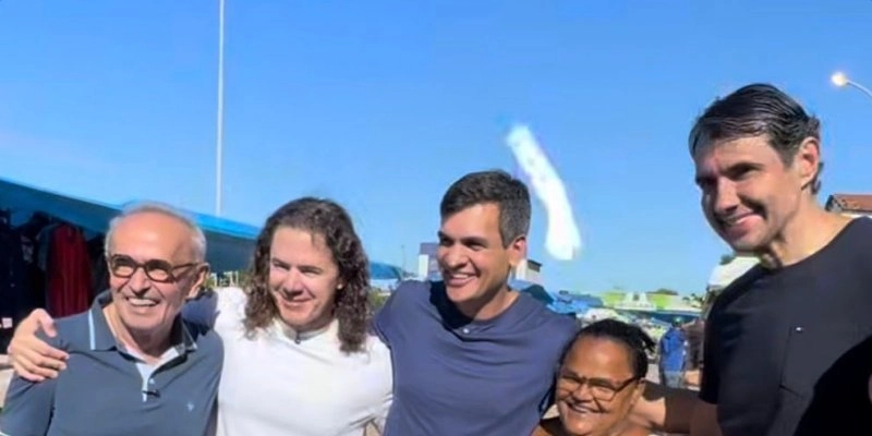 Cícero Lucena visita feira livre em Sousa e dialoga com população sobre futuro da Paraíba