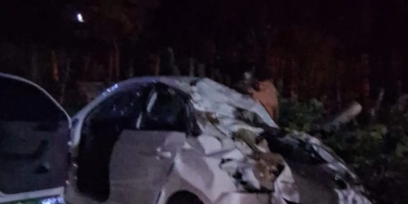 Carro sai da pista em curva e deixa sousenses feridos na região de São João do Rio do Peixe