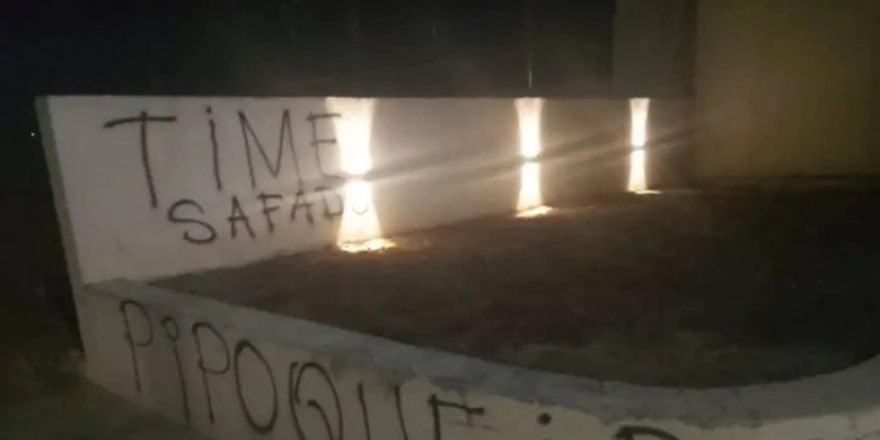 Muros pichados e protesto: Torcida do Botafogo-PB perde a paciência após 6ª derrota seguida