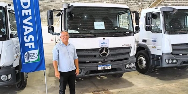 Prefeito Gerôncio Júnior comemora chegada de caminhão-pipa para ampliar distribuição de água no Sertão