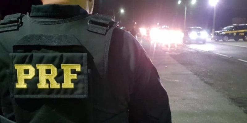 PRF detém motociclista inabilitado por embriaguez ao volante e resistência no Sertão da PB
