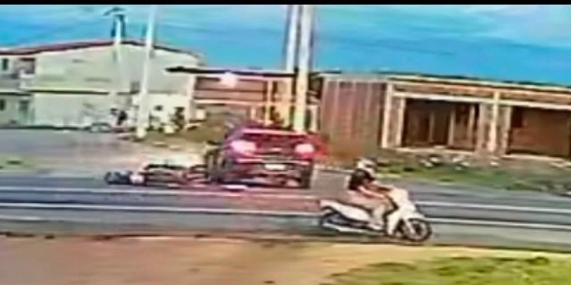 Motociclista fica ferido após colisão com carro na BR-230, em Sousa