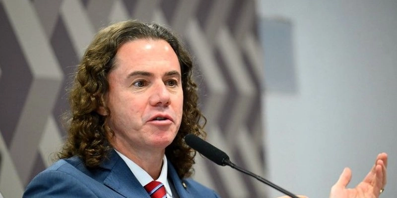 Veneziano minimiza articulações e reafirma apoio à chapa com Cícero e André Gadelha