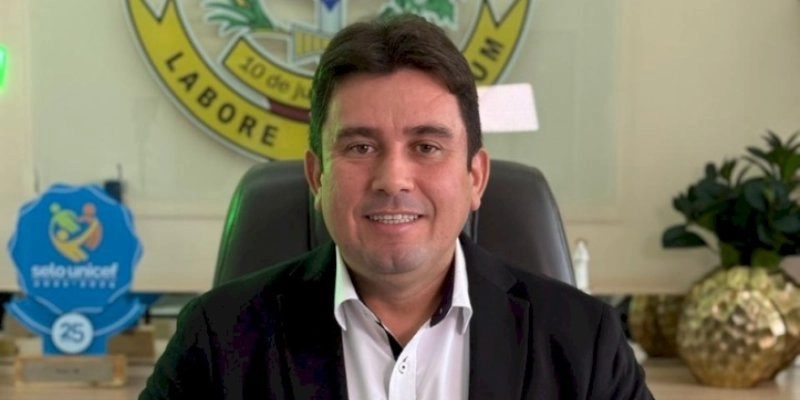 Helder Carvalho anuncia abertura de inscrições para 200 vagas de emprego em Sousa 