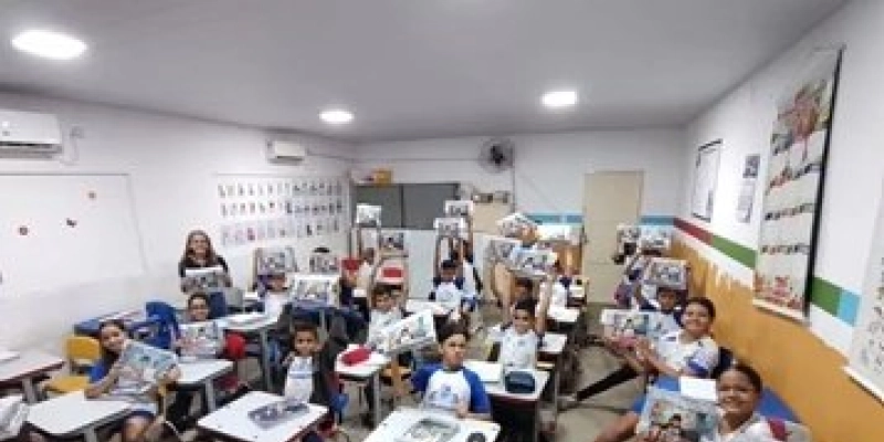 Entrega de kits escolares beneficia estudantes da rede municipal em Aparecida