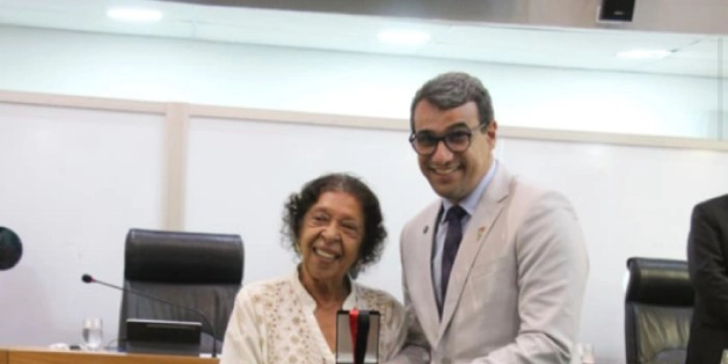 ALPB concede Comenda Verda à ambientalista Paula Frassinete