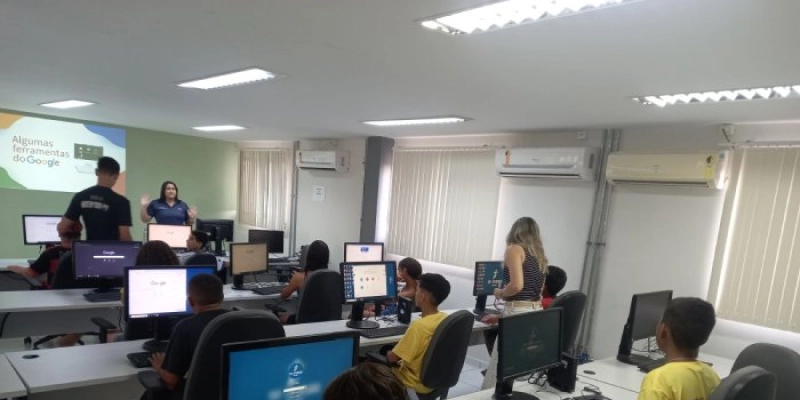 Através do projeto ‘Espaços Inovativos’, Prefeitura qualifica cerca de 500 profissionais para o mercado de trabalho