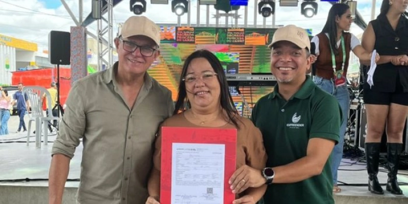 Empreender PB assina contratos e beneficia comerciantes de Cabaceiras, durante a 27ª Festa do Bode Rei