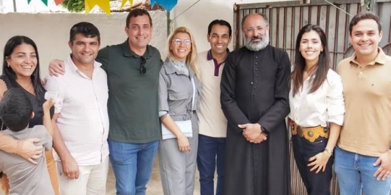 Gervásio Maia prestigia tradicional Feijoada da Paróquia Santo Antônio em Cacimba de Dentro