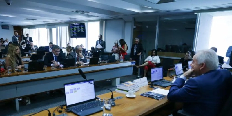 Senadores discutem ritmo de tramitação da PEC do fim da escala 6x1