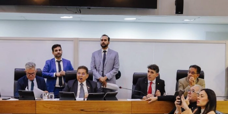 ALPB aprova projeto que proíbe venda de material escolar com conteúdo violento