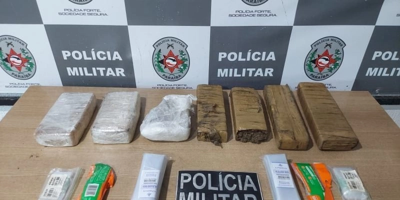 PM localiza esconderijo do tráfico e apreende drogas em área de mata