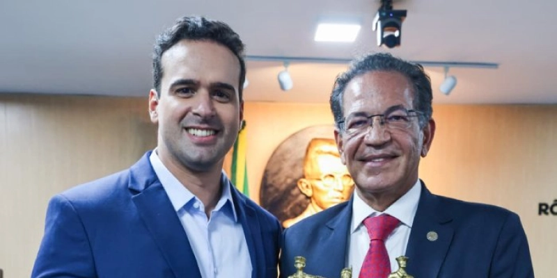 Governador Lucas Ribeiro participa de entrega de Título de Cidadania Campinense ao ministro Mauro Campbell