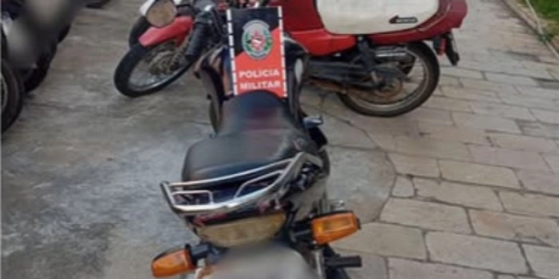 Homem é preso em Aparecida após quebrar móveis da casa da mãe e ser flagrado com moto clonada