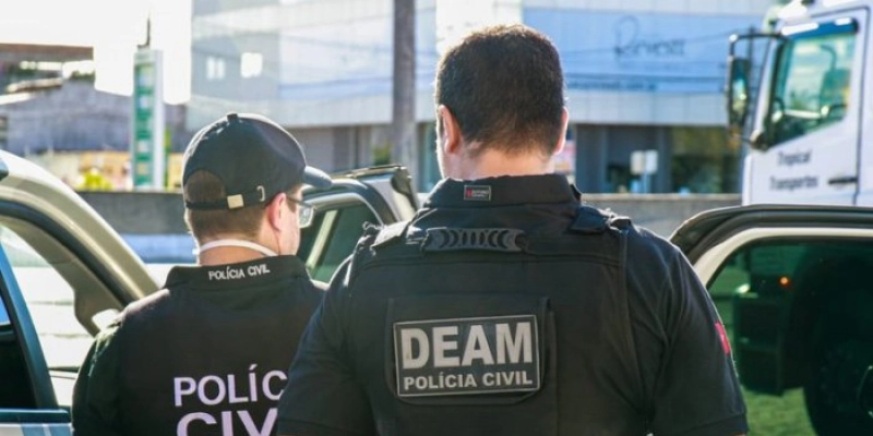 Polícia Civil prende mãe e padrasto investigados por maus-tratos contra três crianças