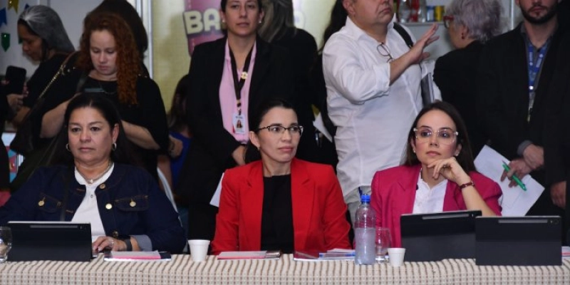 Primeira-dama participa de sessão itinerante da ALPB e apresenta Salão do Artesanato a mulheres de associações da justiça