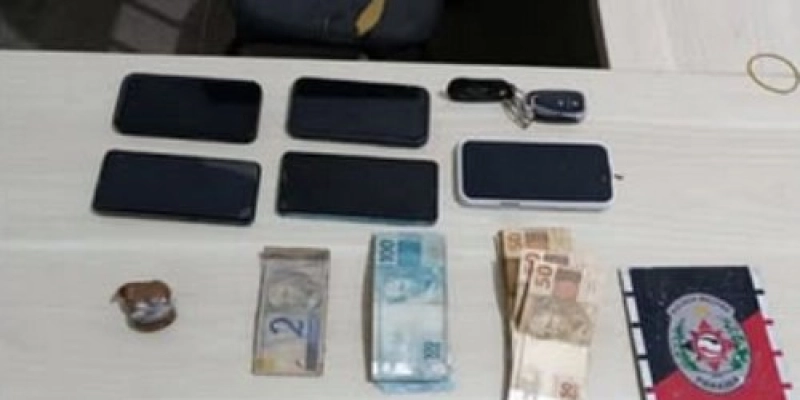 Polícia Militar intercepta veículo e apreende maconha e R$ 6,6 mil em espécie na cidade de Cajazeiras