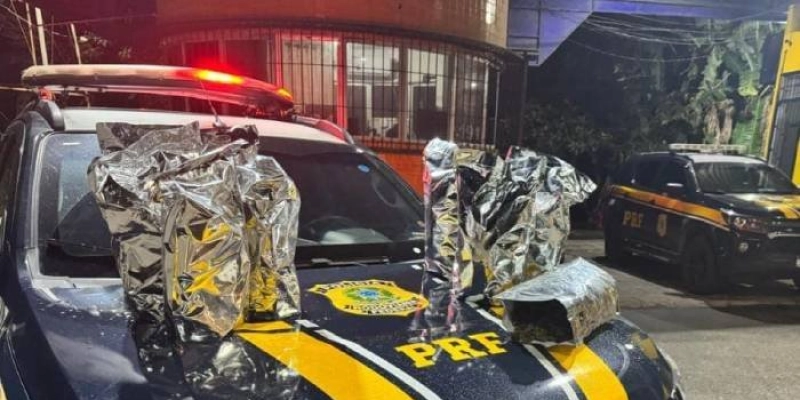 PRF intercepta carro na BR-230 e apreende mais de 10 kg de maconha