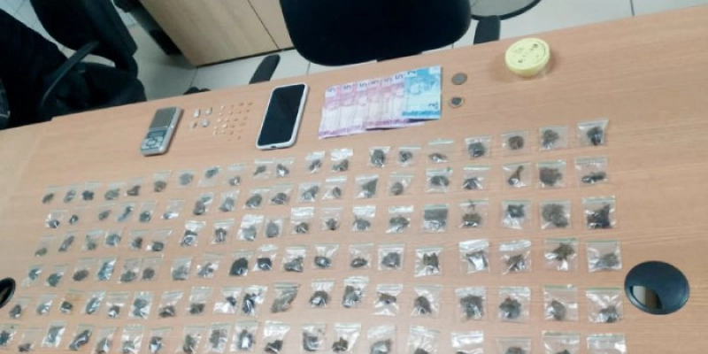 Polícia Militar apreende adolescente por tráfico de drogas na orla da Capital