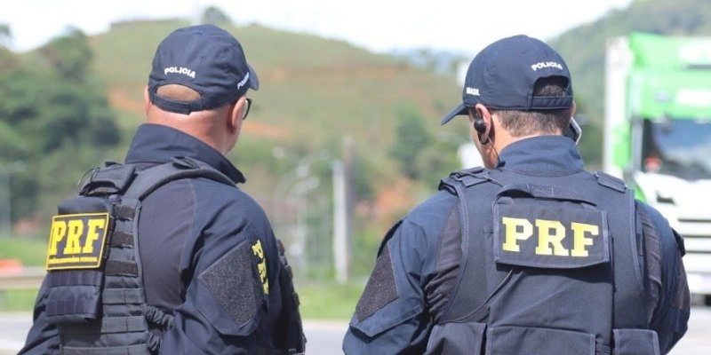 PRF na Paraíba, em ação conjunta com a Polícia Civil, recupera veículo