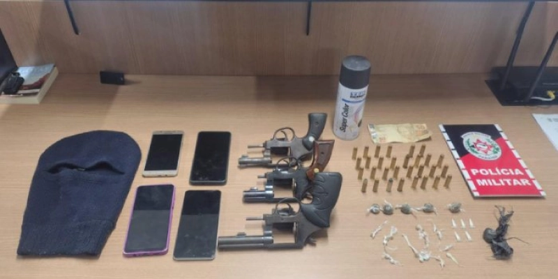 Polícia Militar prende seis suspeitos e apreende armas e drogas em Rio Tinto