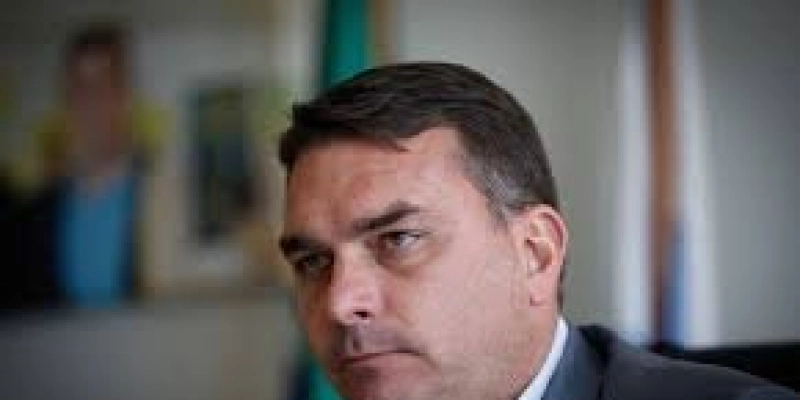 Flávio Bolsonaro adia vinda ao São João de Campina Grande e remarca agenda para agosto