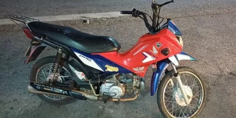 Placa artesanal e chassi raspado levam PRF a recuperar moto roubada em Condado