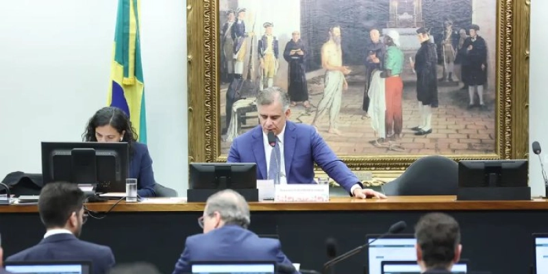 CCJ da Câmara aprova fim da aposentadoria como punição para juízes