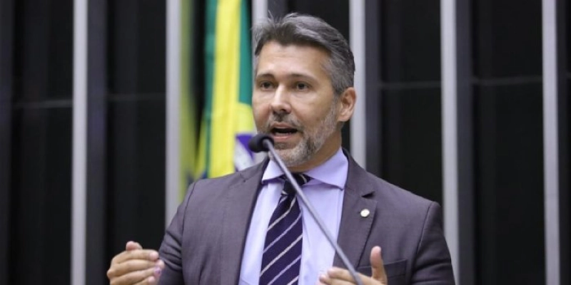 Leonardo Gadelha assume mandato na Câmara após licença médica de Romero Rodrigues