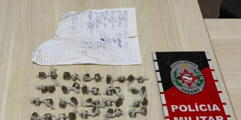 Força Tática intercepta suspeito e apreende 72 porções de maconha em Cajazeiras