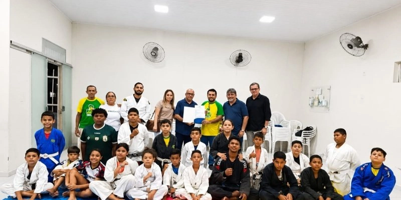 Emenda de Michel Henrique beneficia projeto que atende mais de 360 crianças em Sousa; valor entregue nesta segunda