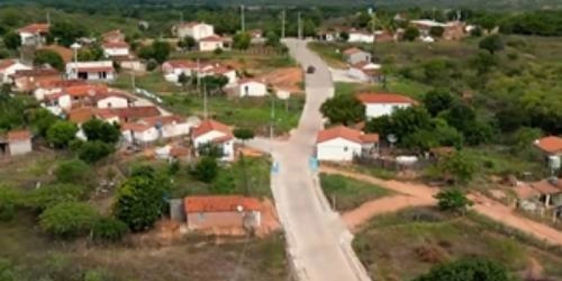 Em visita à comunidade de Extrema, prefeito João Neto acompanha obras de calçamento e habitação