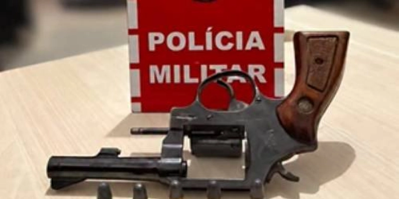 Dono de bar tenta fugir da PM e termina preso com revólver .38 em Triunfo