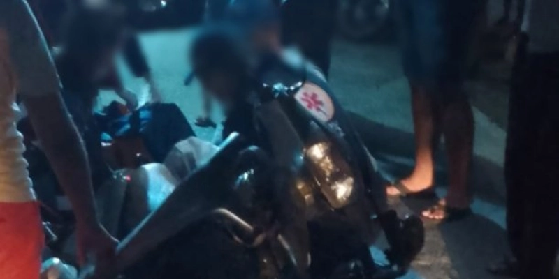 Colisão frontal entre motocicletas deixa dois feridos no Centro de Aparecida