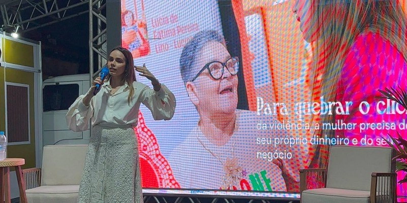 Camila Mariz, primeira dama do Estado emociona Sousa ao compartilhar trajetória e denunciar violência doméstica em palestra na ExpoSousa