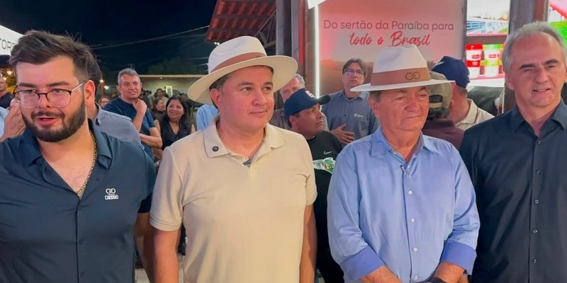 Efraim Filho elogia empreendedorismo de Thiago Cartaxo e projeta crescimento regional sustentável durante abertura da Exposousa 