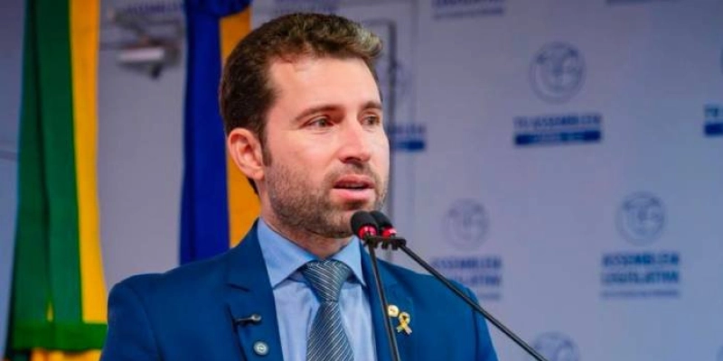 Caso de mãe e filha autista expostas à chuva reforça urgência de projeto de Michel Henrique contra discriminação em transportes por aplicativo