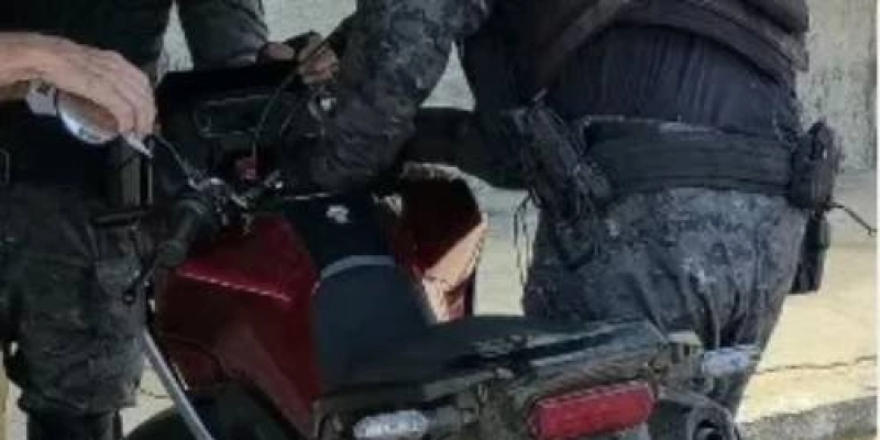 Polícia Militar intercepta moto clonada em São José de Piranhas e conduz suspeito à DP