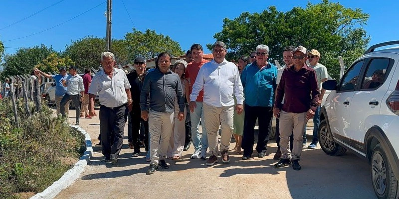 Ladeira antes intransitável ganha pavimentação e transforma mobilidade na zona rural de Vieirópolis