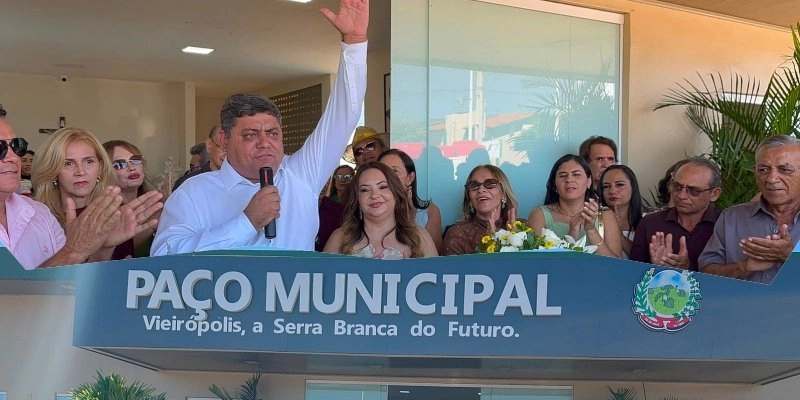 Thially Aristóteles destaca união política durante os 32 anos de emancipação de Vieirópolis