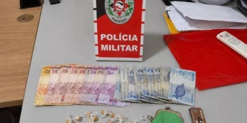 Denúncia leva PM a prender suspeito com drogas e dinheiro no Beco do Geraldo, em Patos