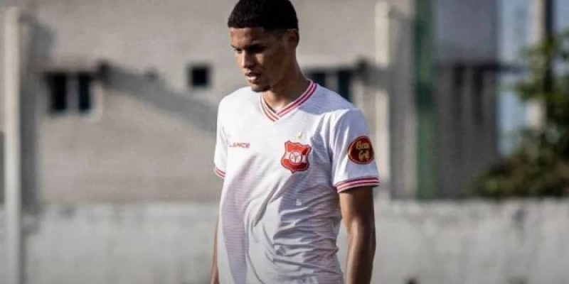 De volta ao Auto Esporte: lateral-esquerdo Jon é o terceiro reforço do clube para a Segundona