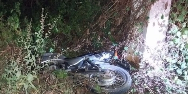 Acidente com moto deixa um irmão morto e outro ferido na PB-325 em Catolé do Rocha