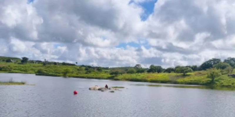 Homem morre afogado após tentar soltar anzol preso em pedras no interior da PB