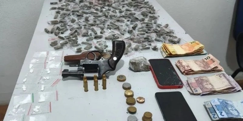 PM apreende drogas, arma, munições e dinheiro durante ação em Patos