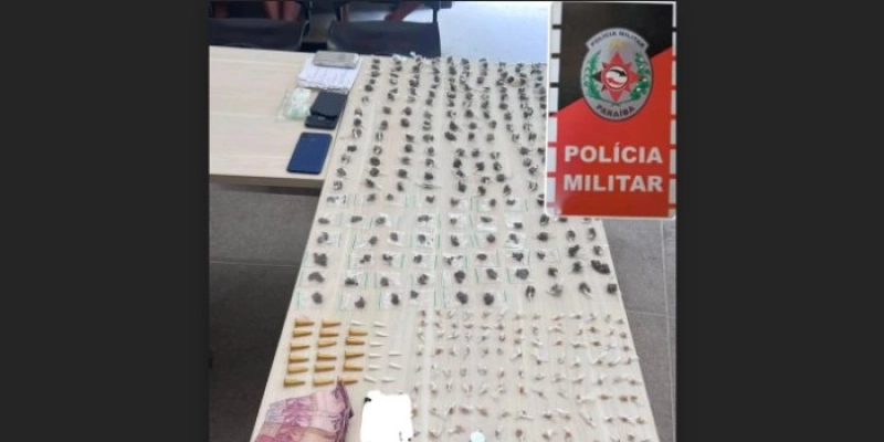 Força Tática apreende centenas de porções de drogas e detém trio em Cajazeiras