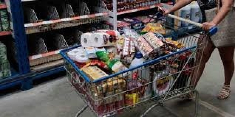 Inflação recua para 0,07% em julho e volta para meta do governo